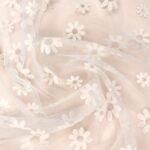 Tulle transparent alb cu flori aplicate