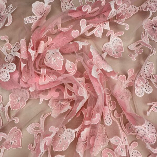 dantela pe tulle brodata roz pudrat
