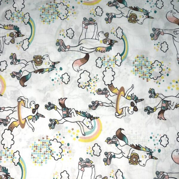 material pentru lenjerii de pat copii model unicorn pe role