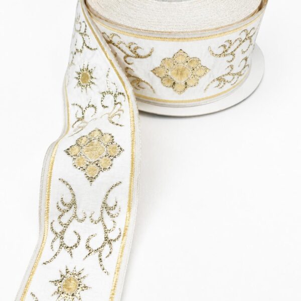 Galon liturgic decorativ alb-auriu cu model ornamental