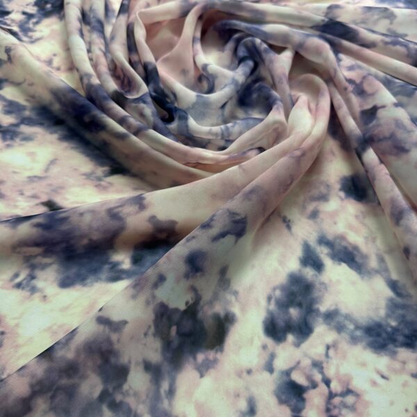 voal roz cu imprimeu tie-dye