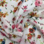 voal alb cu imprimeu floral multicolor